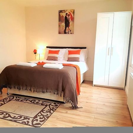 Comfortable Studio Flat Near Central London Exterior foto